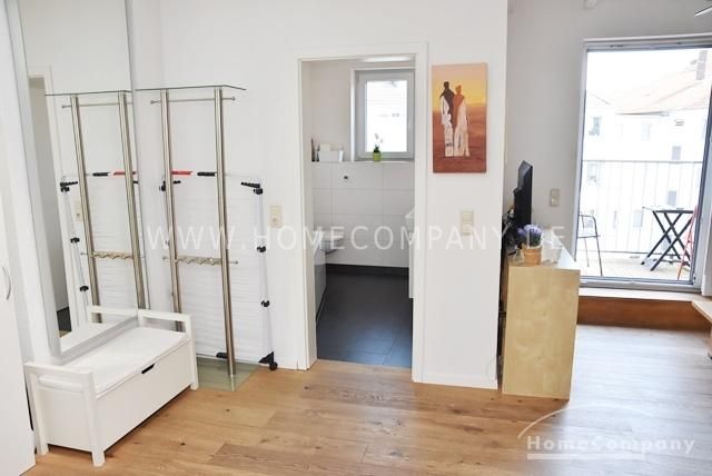 Zentrum, Modern möblierte DG-Wohnung mit Dachterrasse und offener Küche in zentraler aber ruhiger Lage – ee6fdd777f990bd658bcc170c226637b22a223e3.jpg