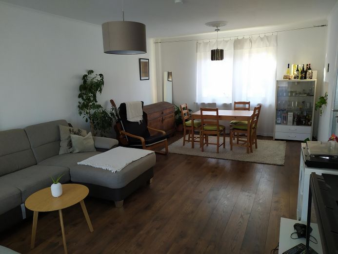 Wynajęte mieszkanie 3-pokojowe w Hasselroth – Wohnzimmer