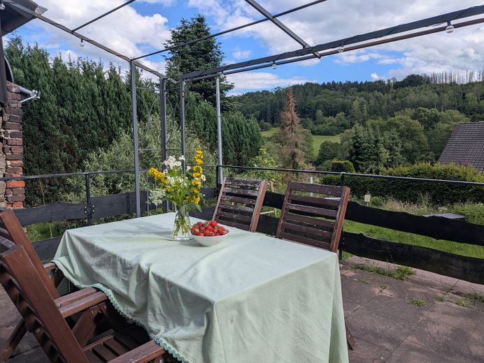 Fachwerkhaus mit Talblick - historisches Wohnen im Grünen bei Bielstein – Terasse EG