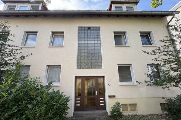 Immeuble collectif dans la partie ouest de la ville, 6 unités et 5 garages