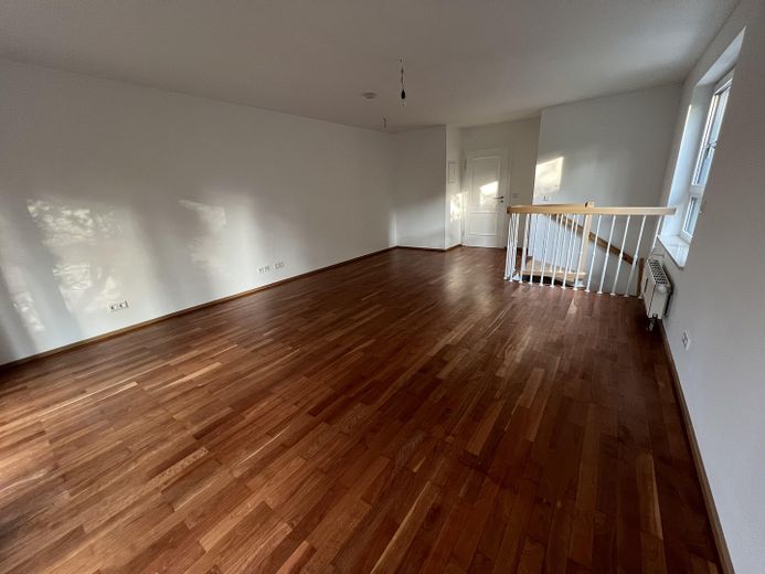 Urokliwe mieszkanie z ogrodem i pokojem muzycznym w spokojnej okolicy Monachium-Maxhof – Wohnzimmer