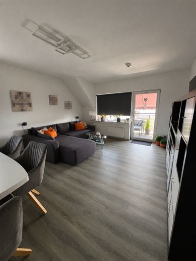 Helle 3-Zimmer Wohnung 79m² mit Balkon, optional Garage | gute Anbindung nach DUS, Neuss, MG – Wohnzimmer