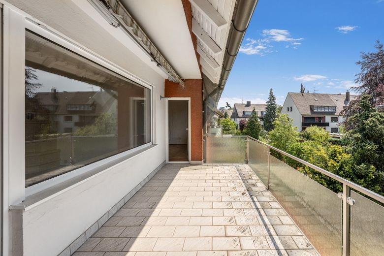 Stilvolle 3-Zimmer-Wohnung mit Fischgrätparkett, XL-Balkon & Kachelofen +++ provisionsfrei +++ – Foto 4