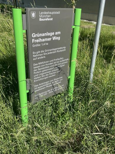 München-Aubing: Neuwertige familienfreundliche 4-Zimmer-Wohnung mit Blick ins Grüne / S-Bahn-Nähe – Grünanlage am Freihamer Weg