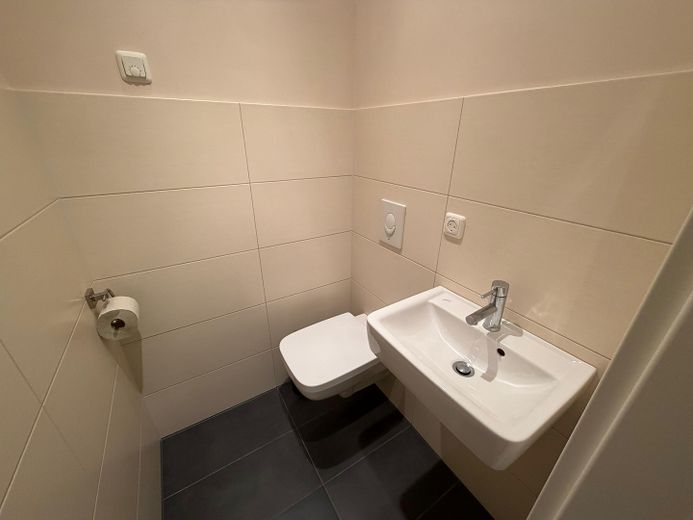 Energieeffiziente Altbauwohnung in Berlin Friedrichshain provisionsfrei, bezugsfrei – Gäste-WC