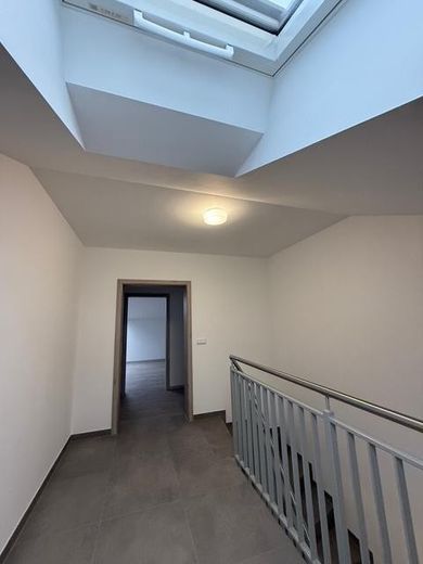 Appartamento di 3 locali, nuova costruzione, balcone, riscaldamento a pavimento, impianto di ventilazione, WE3 – Wohnungseingang
