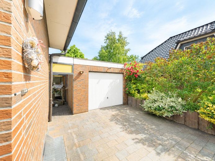 Wo Familienglück ein Zuhause findet - Klinkerhaus 
mit großem Garten in ruhiger Wohnlage von Altenwalde – Garage mit Mehrwert