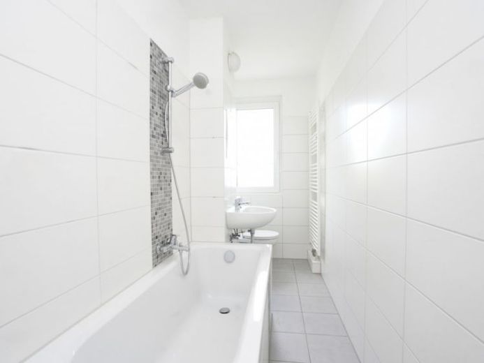 Balkon / Modernes Bad / Gute Lage – Foto 1