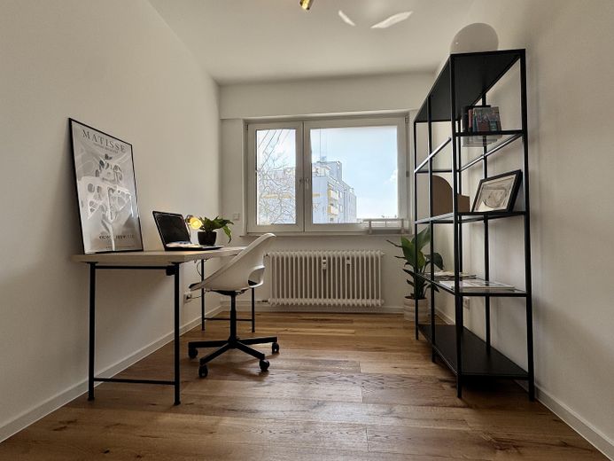 Ubicación perfecta, renovada con materiales de alta calidad: exclusivo apartamento de 3 habitaciones – Büro oder Kinderzimmer 2