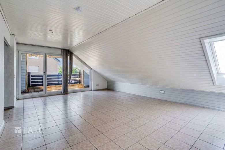 Wohnen mit Perspektive - gepflegtes Zweifamilienhaus mit Garten, Garage  in Köln-Zündorf – Wohnzimmer OG