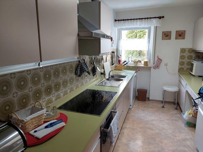 Freundliche 4-Zimmer Wohnung mit TG-Stellplatz in Steinheim am Albuch – Küche