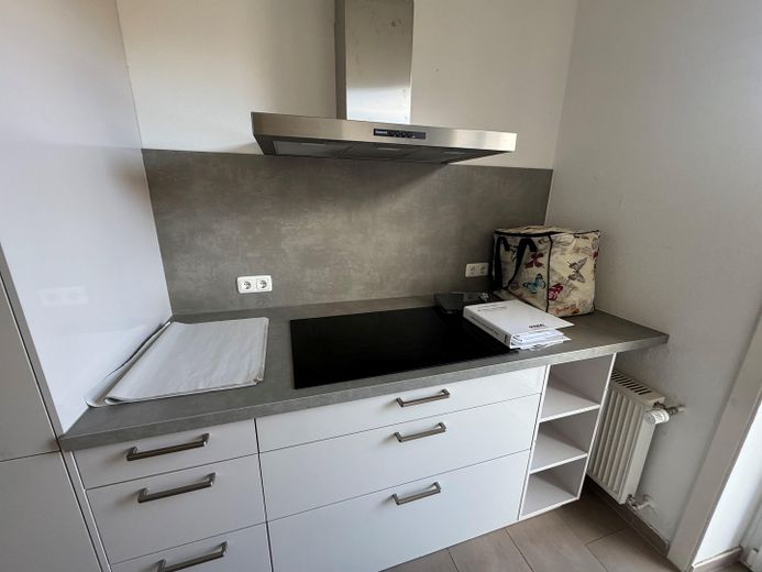Élégant et paisible au cœur de Wiesbaden : spacieux appartement ancien avec quatre balcons – Herd