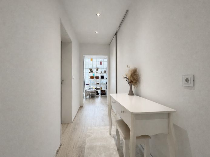 Modernes Bungalow mit ca. 200 m² Wohn- und Nutzfläche, Vollkeller und großem Grundstück in Glinde – Flur hinten