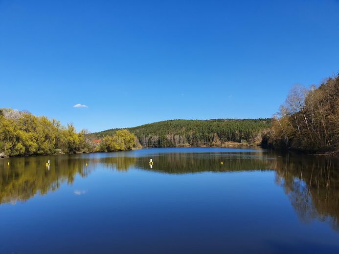 Göl kenarında lüks ev_ kütük ev_ tatil evi_ min. % 7 getiri – Stausee