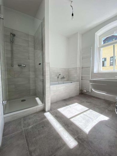 4,5-Zimmer-Wohnung mit 122 m² in Magdeburg-Buckau – Bad