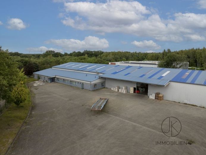 ***Bien commercial avec hall de stockage, aile de bureaux et showroom à Bremen-Farge – Photo 1
