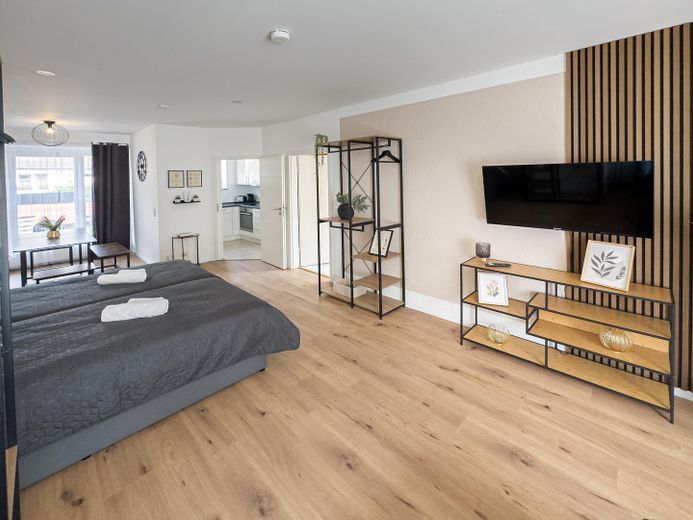 Modernisiertes Endreihenhaus mit 2 Bädern und 2 Loggien – ideal für Eigennutzer oder Kapitalanleger – Wohnzimmer