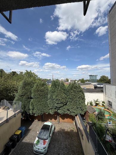 Moderne, kernsanierte 3-Zimmer-Wohnung (65 qm) im 2. OG – Gute Lage nahe FH Niederrhein! – Blick vom Balkon