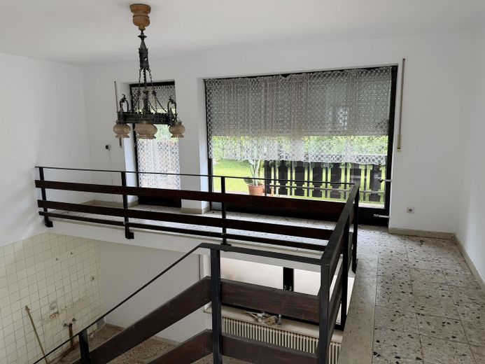 قريب من المركز: منزل سكني مع معرض/ورشة، شقة ملحقة.  & حديقة طبيعية حالمة (834 qm) – Gallerie oben