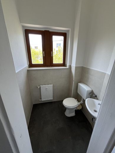 Erstbezug nach Sanierung - Großzügige 3-Raumwohnung in Zwickau-Nord im 1. OG – Toilette