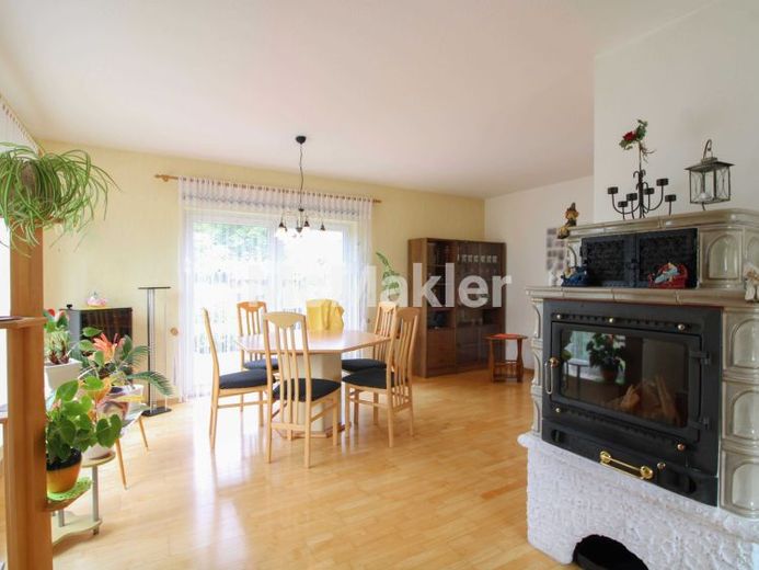 Modernes Ferienhaus mit traumhaftem Rosengarten und gemütlichem Pavillon – Foto 1