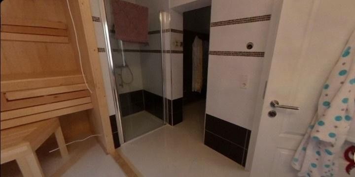 Moderne Luxusvilla: 432 m² Wohnfläche, PV-Anlage, Wärmepumpe & Sauna – Heimspa KG