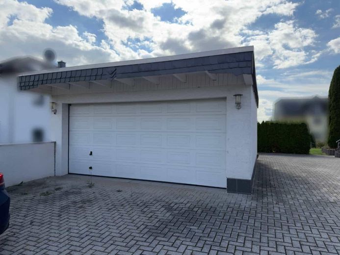 Casa unifamiliar atractiva con amplia parcela y perspectivas de futuro cerca de Marburgo – Doppelgarage