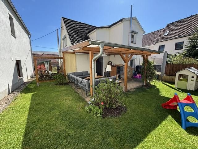 Charmantes Einfamilienhaus mit Garten – Ihr neues Zuhause in Liebschützberg-Clanzschwitz – Außenansicht Rückseite