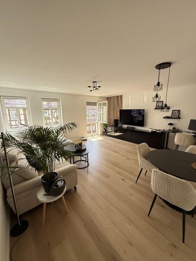 Wohnung 2,5 Zimmer 55 qm kernsaniert Provisionsfrei – Wohnzimmer