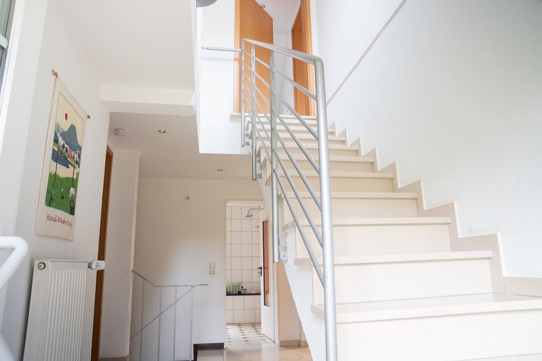 Waldrand‑Forsthaus mit Einliegerwohnung, Scheune & 5.920 m² Grundstück – Effizienzklasse B – Foto 11