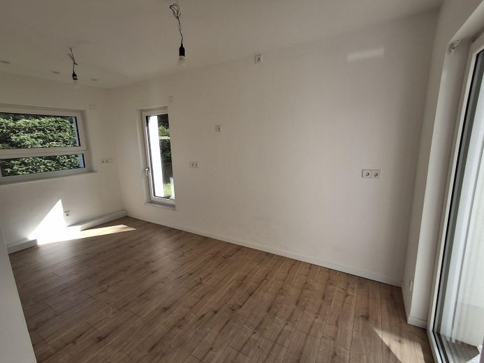 Sonnige EG-Wohnung mit EBK, Wannenbad, Kamin & Garten - von privat an privat – Büro - mit Ausgang zum Garten