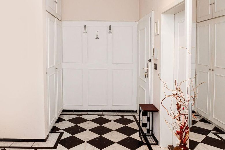 Entrée (links Abstellkammer)