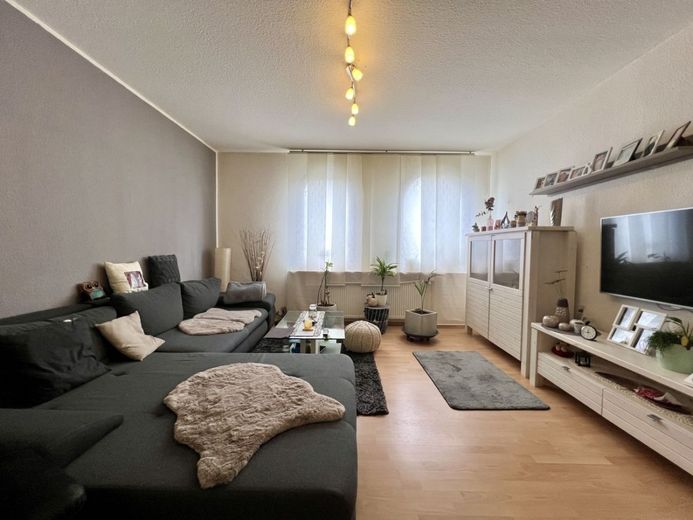Großzügiges Wohnensemble mit Gartenidylle, Ausbaupotenzial und vielseitigen Nutzungsmöglichkeiten – zweites Wohnzimmer im Erdgeschoss