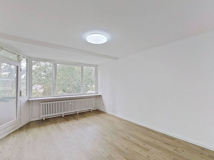 Gut geschnittene 2-Zi.-Whg. mit BALKON und EBK – Ansicht II: Wohn- und Esszimm…