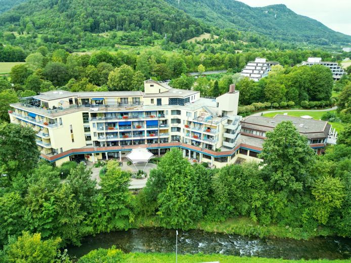 Kompaktes Mikro-Apartment mit Balkon in direkter Nähe AlbThermen Bad Urach – Drohnenbild