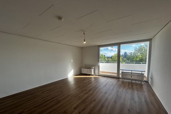 Neu Renoviert: 1-Zimmer-Wohnung mit Loggia in Bad Homburg vor der Höhe