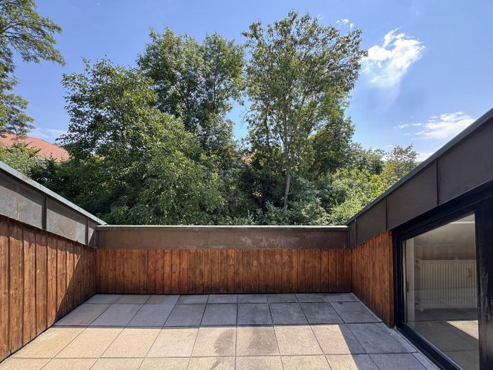 Sanierte 3-Zimmer-Dachgeschosswohnung mit Dachterrasse und Tiefgaragenplatz – Blick von Dachterrasse
