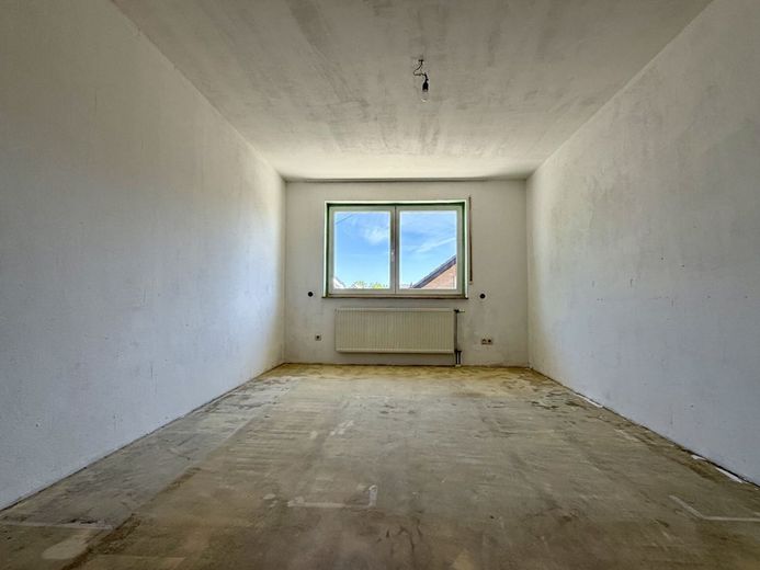 Fröndenberg-Ardey: Taghelle Eigentumswohnung mit praktischem Schnitt, zwei Balkonen und Stellplatz! – Elternschlafzimmer
