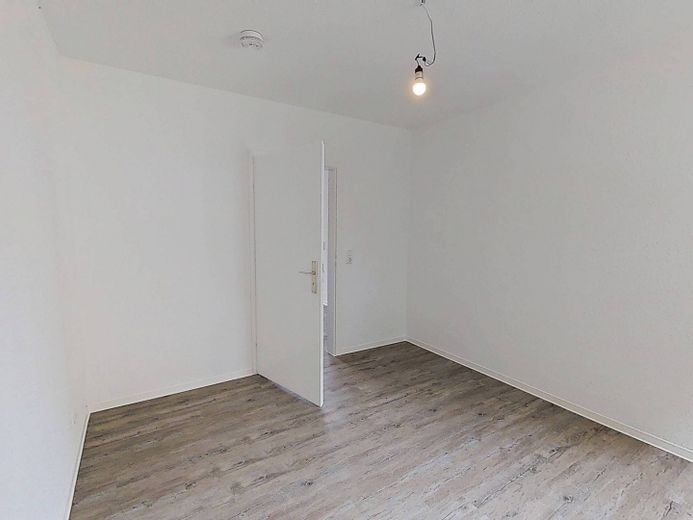 BIS ZU 3 NKM FREI: Schöne 3-Zimmer-Wohnung mit BALKON und intelligentem Grundriss in Kappeln-Ellenberg – Ansicht II: Schlafzimmer II