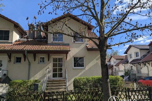 Bergholz-Rehbrücke’nin rağbet gören konumunda bahçeli çekici bir yarı müstakil ev