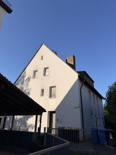 Viel Raum für Familie oder Investment – leere 4 Zimmer-Wohnung + PROVISIONSFREI + – Außenansicht