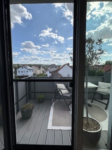 Exklusive 3-Zimmer-Wohnung in Fürth-Burgfarrnbach – hochwertige Küche, Balkon, Aufzug & TG – Balkon 1