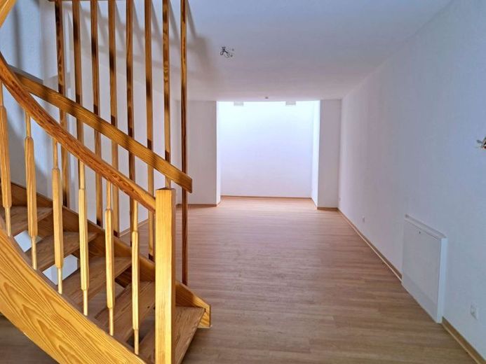 ZWEI EBENEN, VIELE MÖGLICHKEITEN // Maisonette-Büro mit 4 Zimmern und Tageslichtbad – Foto 1