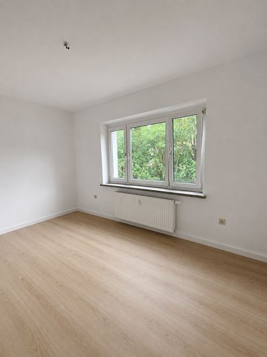 Frisch renovierte 2-Zimmer-Erdgeschosswohnung in Langenbernsdorf – frei ab September – Foto 1