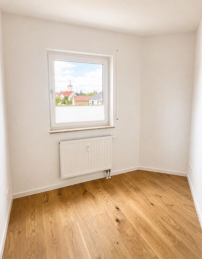 3 Zimmer Wohnung mit Balkon und modernem Bad – Arbeits oder Kinderzimmer