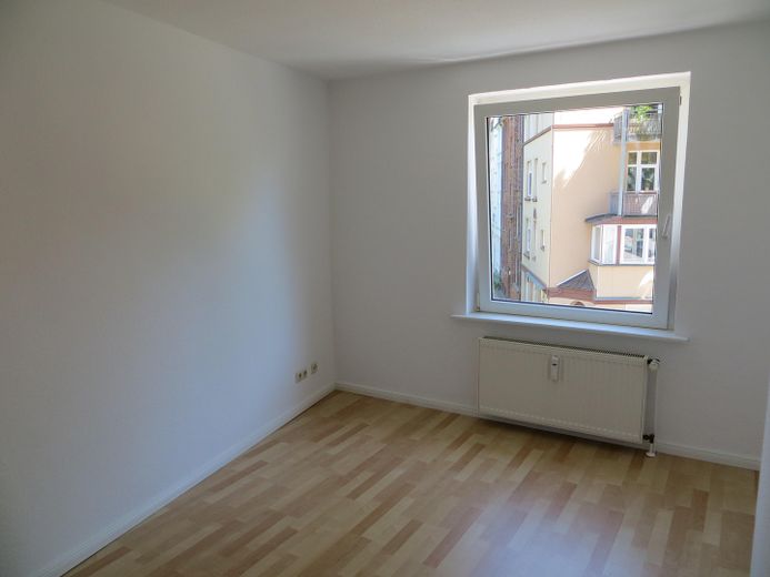 Schöne, helle 2 Zimmer Single-Wohnung,  nähe Bahnhof – Wohnzimmer