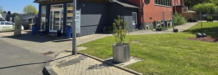 Firmensitz mit Ausstellung, Wohneinheit - auf 4.328 m² Grundstück in Top-Gewerbelage von Bitburg“