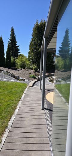 Hochwertiges Architektenhaus mit Wintergarten, Teich und 1.541 m² Grundstück in Albstadt-Tailfingen – Übergang zum Garten