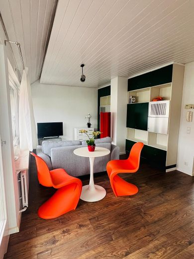 1.5 غرفة - جميع الإمكانيات - للتأجير - للسكن الشخصي - إمكانية Airbnb – Wohnzimmer möbliert