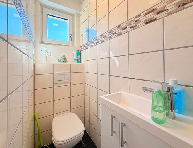 Modernisiertes EFH auf großzügigem Grundstück in begehrter Wohnlage – WC EG